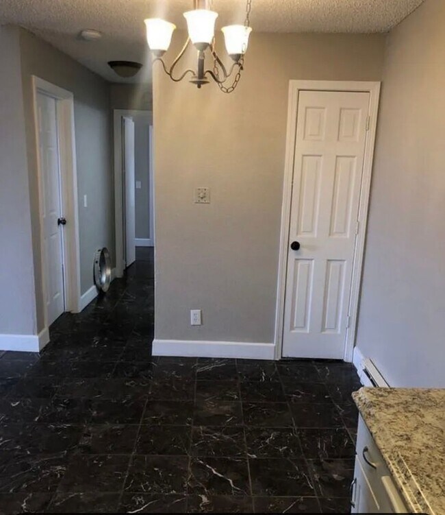 Building Photo - 2100 Highview Ct
