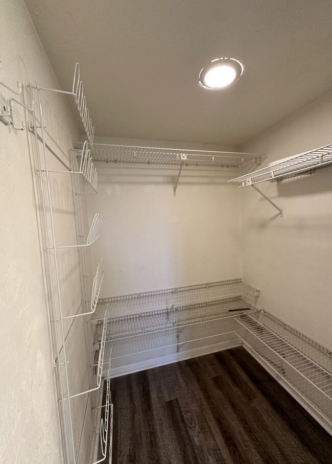 Building Photo - Woodhaven 1st Floor end unit