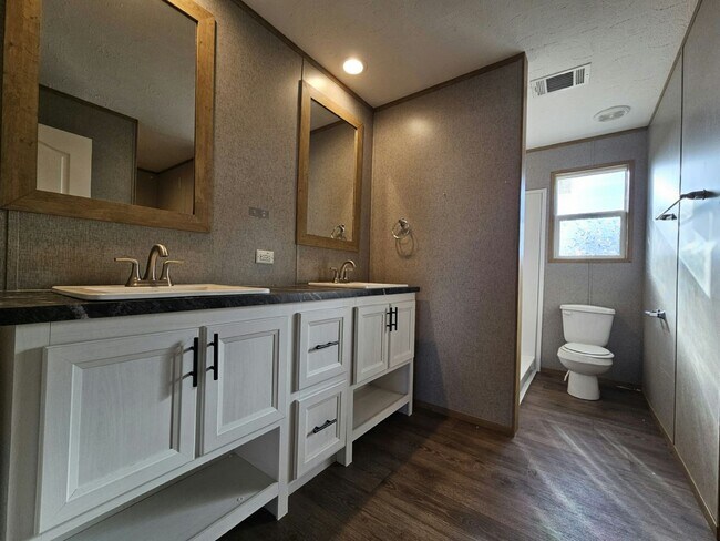 Building Photo - 1009 Wabash Ct