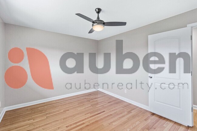 Building Photo - 4430 Lilac Ln