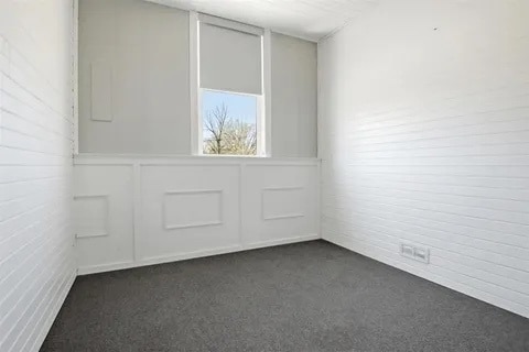 Building Photo - 104 E Barker St