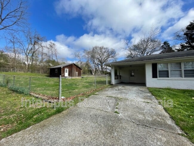 Building Photo - 633 White St