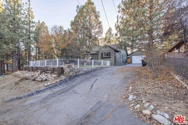 Building Photo - 333 Downey Dr