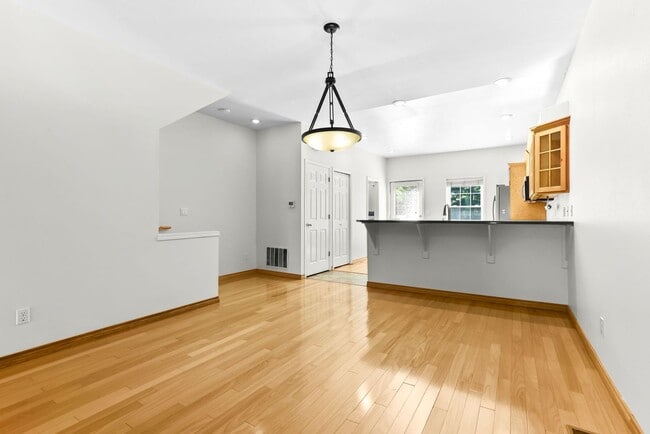 Building Photo - 6143 S Virginia Ave