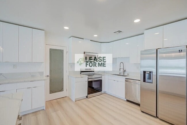 Building Photo - 449 Le Doux Rd