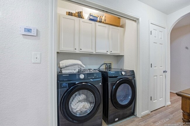 Building Photo - 1150 Green Hill Dr