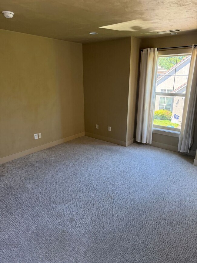 Building Photo - Great Home in a great neighborhood!