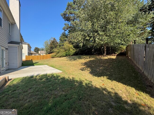 Building Photo - 7411 Redbud Loop