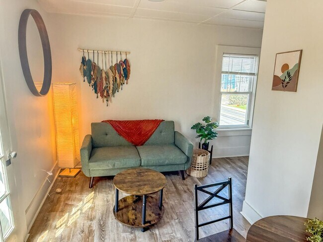 Building Photo - 5-7 Rock City Rd