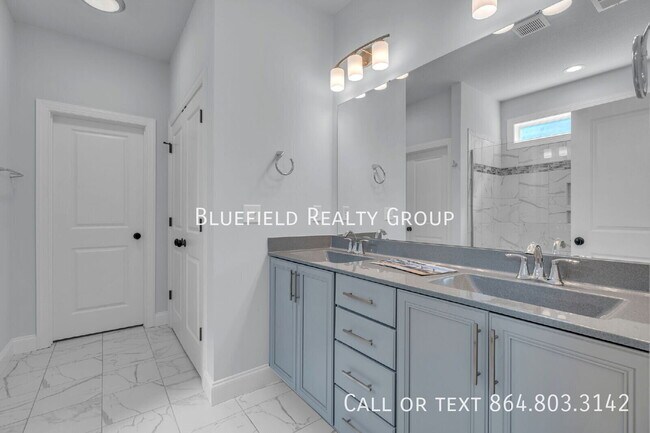 Building Photo - 2 Winding Rock Rd