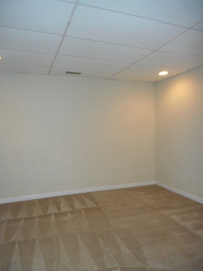 Building Photo - Sweet 4 Bed x 2 Bth (SORRY! NO SECTION 8)