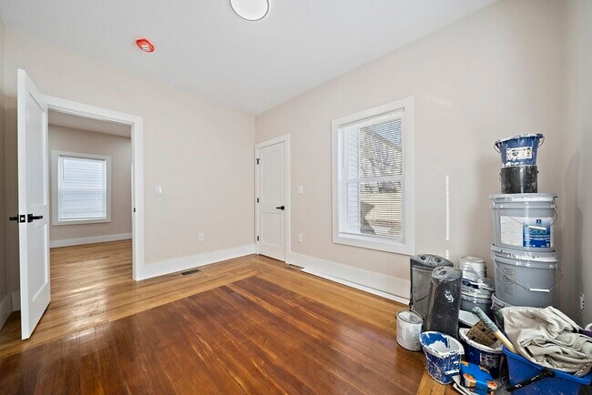 Building Photo - 140 Devon St