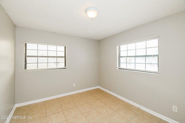 Building Photo - 5822 Jaguar Dr W