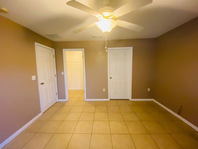 Building Photo - 502 Albatross Dr