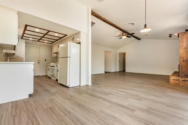 Building Photo - 1006 W Neptune Rd