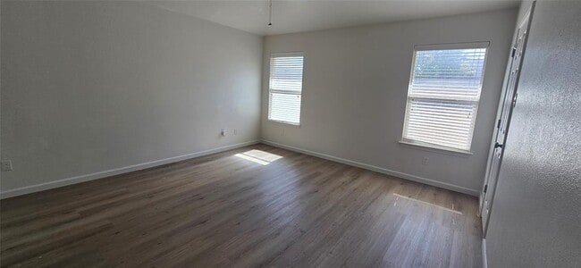 Building Photo - 606 Lakemont Dr