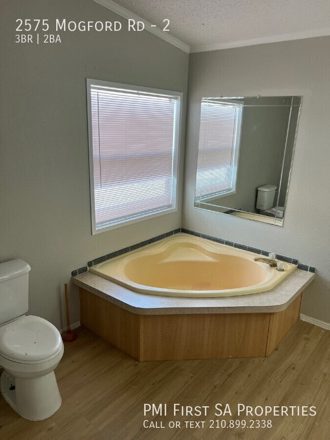 Building Photo - 2575 Mogford Rd