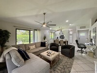 Building Photo - 216 Club Dr