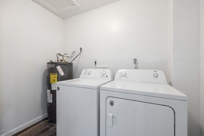 Building Photo - 5113 SW 15th Pl