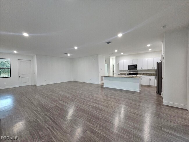 Building Photo - 8059 Sherwood Cir