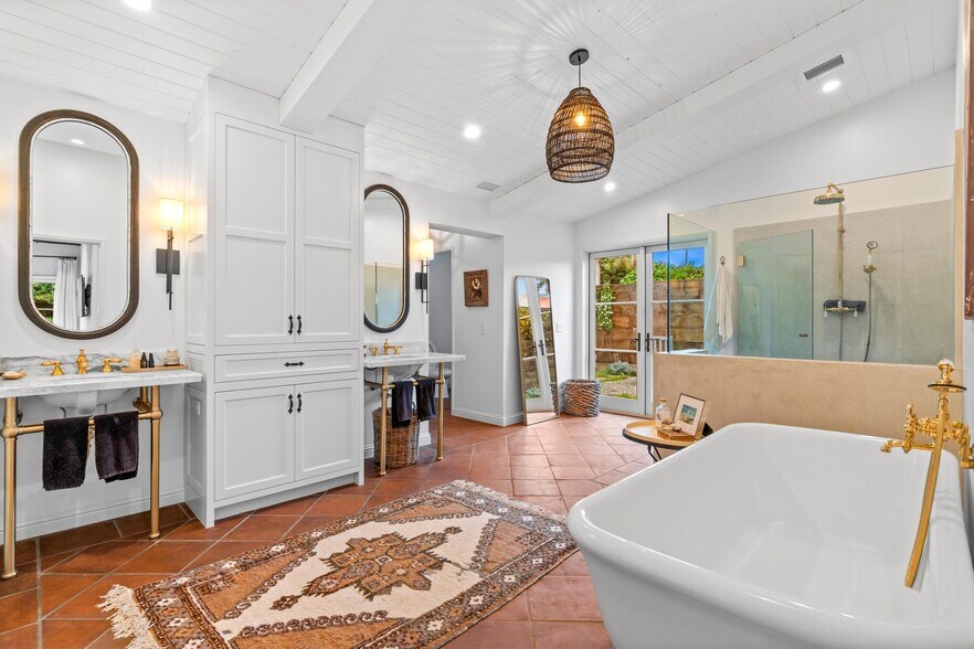 Primary Bathroom - 2697 Wilson St