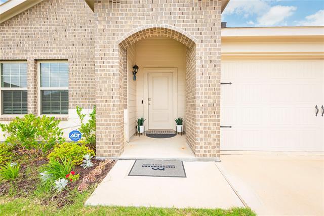 Building Photo - 300 Tadpole Ln