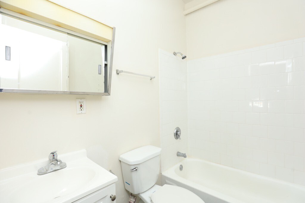 Building Photo - 3957 W Irving Park Rd