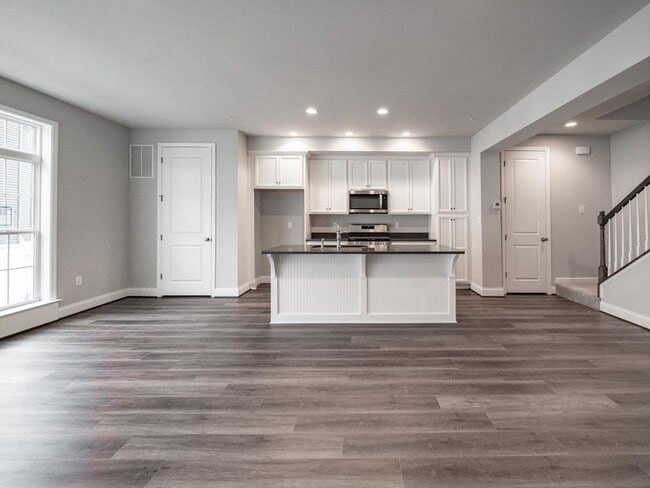 Building Photo - 2120 Westcott Ln