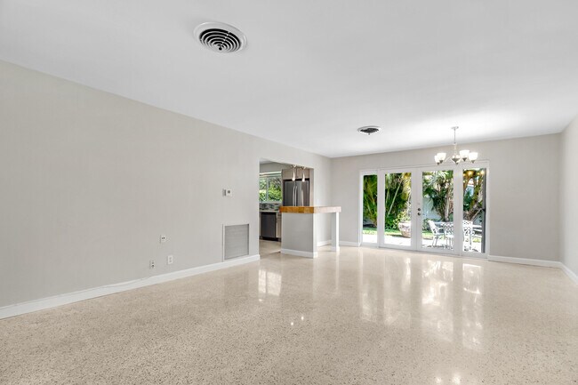 Building Photo - 1911 NE 27th St