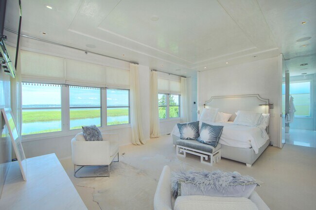 Building Photo - 1377 Meadow Ln