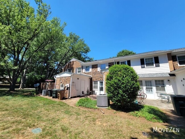 Building Photo - 3003 Overton Dr