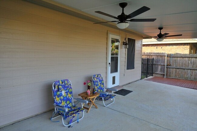 Building Photo - 2900 Bluffs Ct