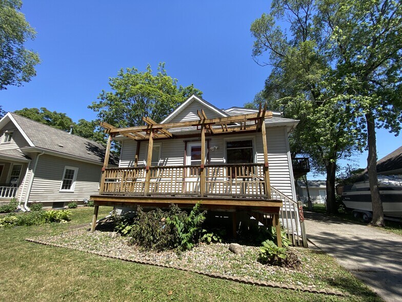 Building Photo - 409 2nd St