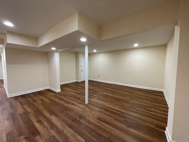 Building Photo - 2106 Pawnee Dr SE