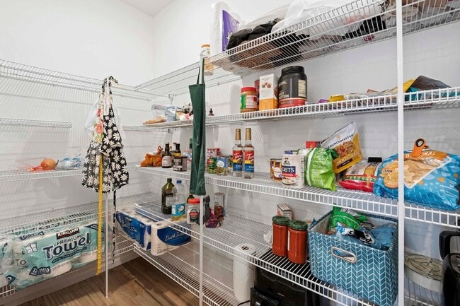 Building Photo - 10813 N Beaverhead Rd