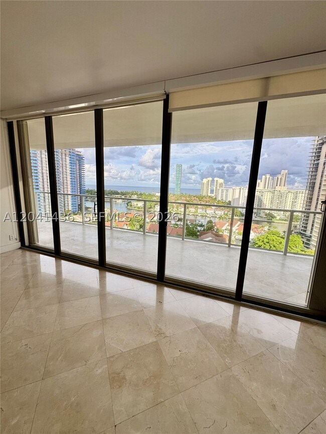 Building Photo - 19500 Turnberry Way