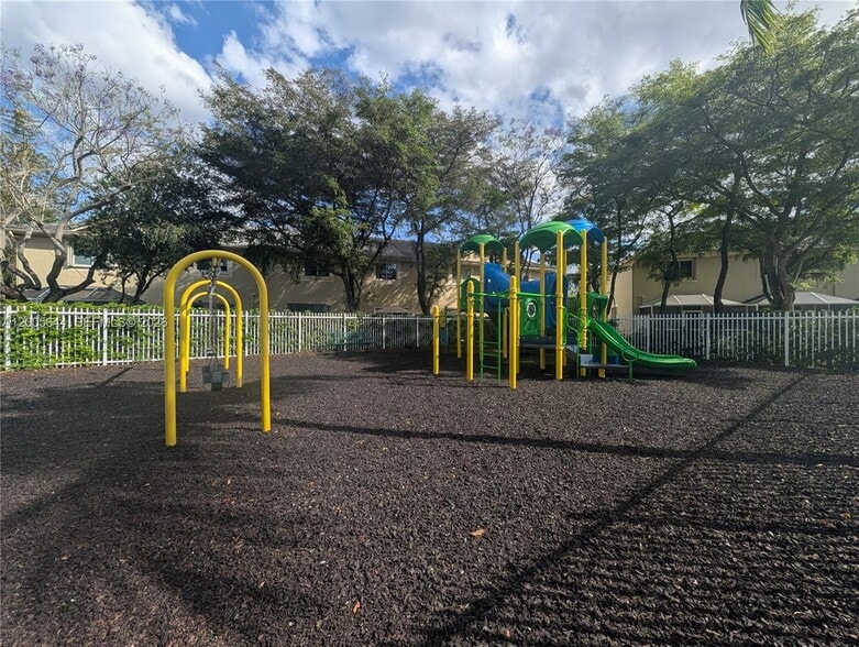 Building Photo - 2143 Hacienda Ter