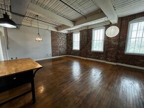 Building Photo - Riverviews 1 Bedroom with Exposed Brick, Hardwood Floors