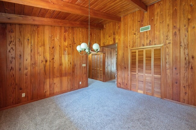 Building Photo - 803 Ingle Rd