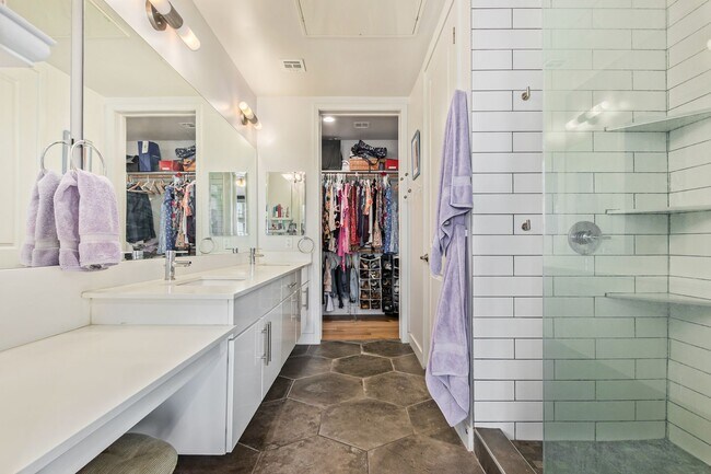 Building Photo - Stunning 2 bedroom with a Den at Edison Midtown!!!  Available June 1st!!!  Like living at a Resor...