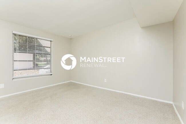 Building Photo - 4 Bedroom Pet-Friendly Home in Edgewood, FL with Main Street Renewal