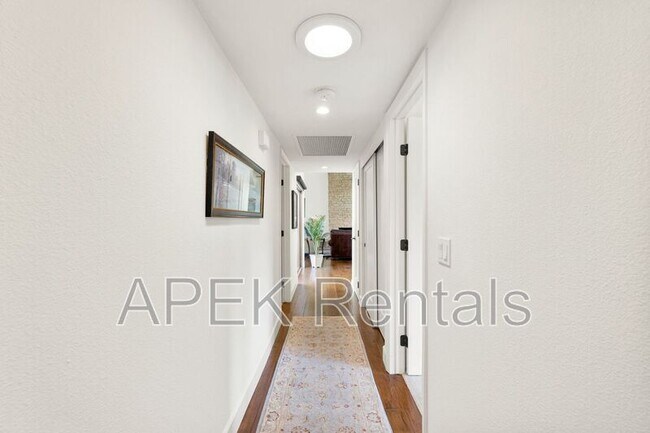 Building Photo - 74939 Vía Lago