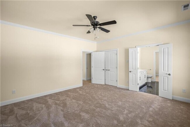 Building Photo - Luxurious Living In Sought After Sherwood ...