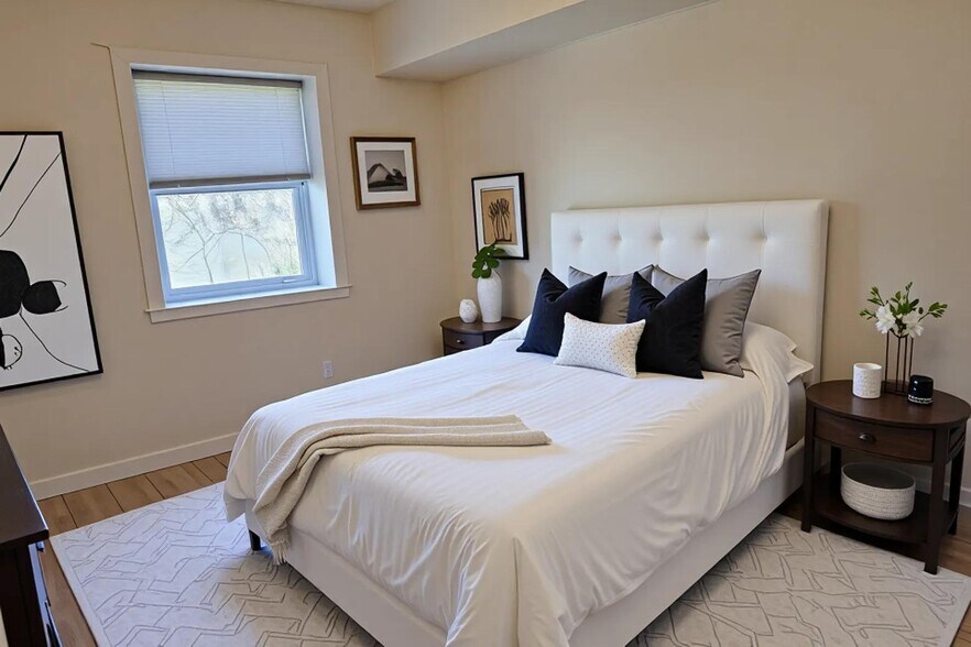 Building Photo - 100 Hague St