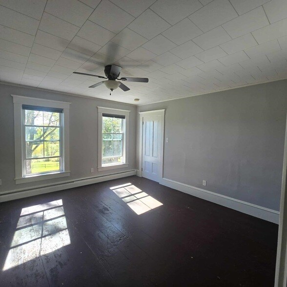 Building Photo - 230-232 Spruce Ln Ext