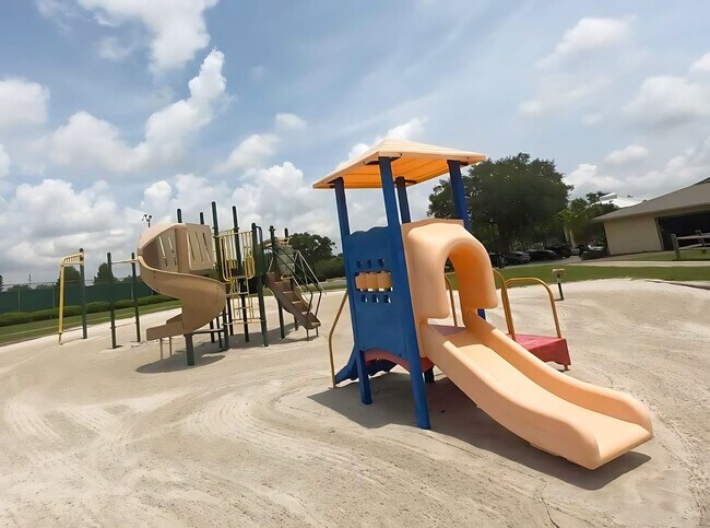 Building Photo - 6084 Willowpointe Cir