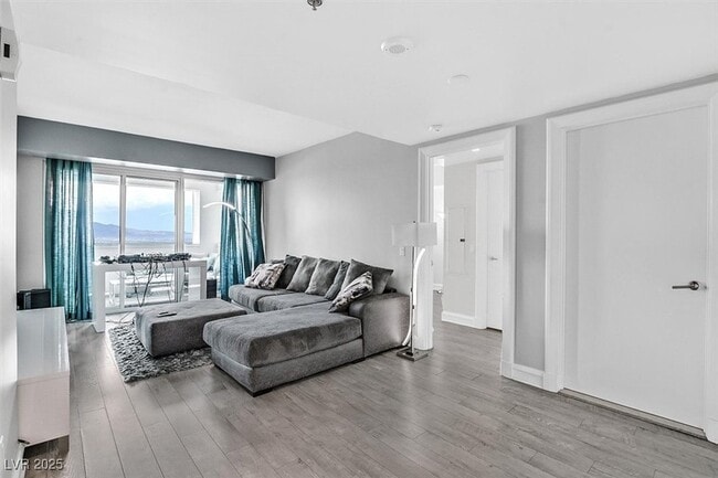 Building Photo - 2700 Las Vegas Blvd S