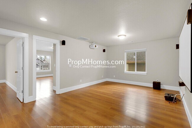 Building Photo - Updated Three Bedroom Gem in Bethany!