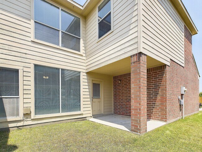 Building Photo - 17107 Dawn Shadows Dr