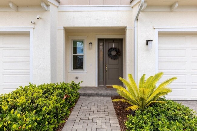 Building Photo - 16330 Oakview Dr